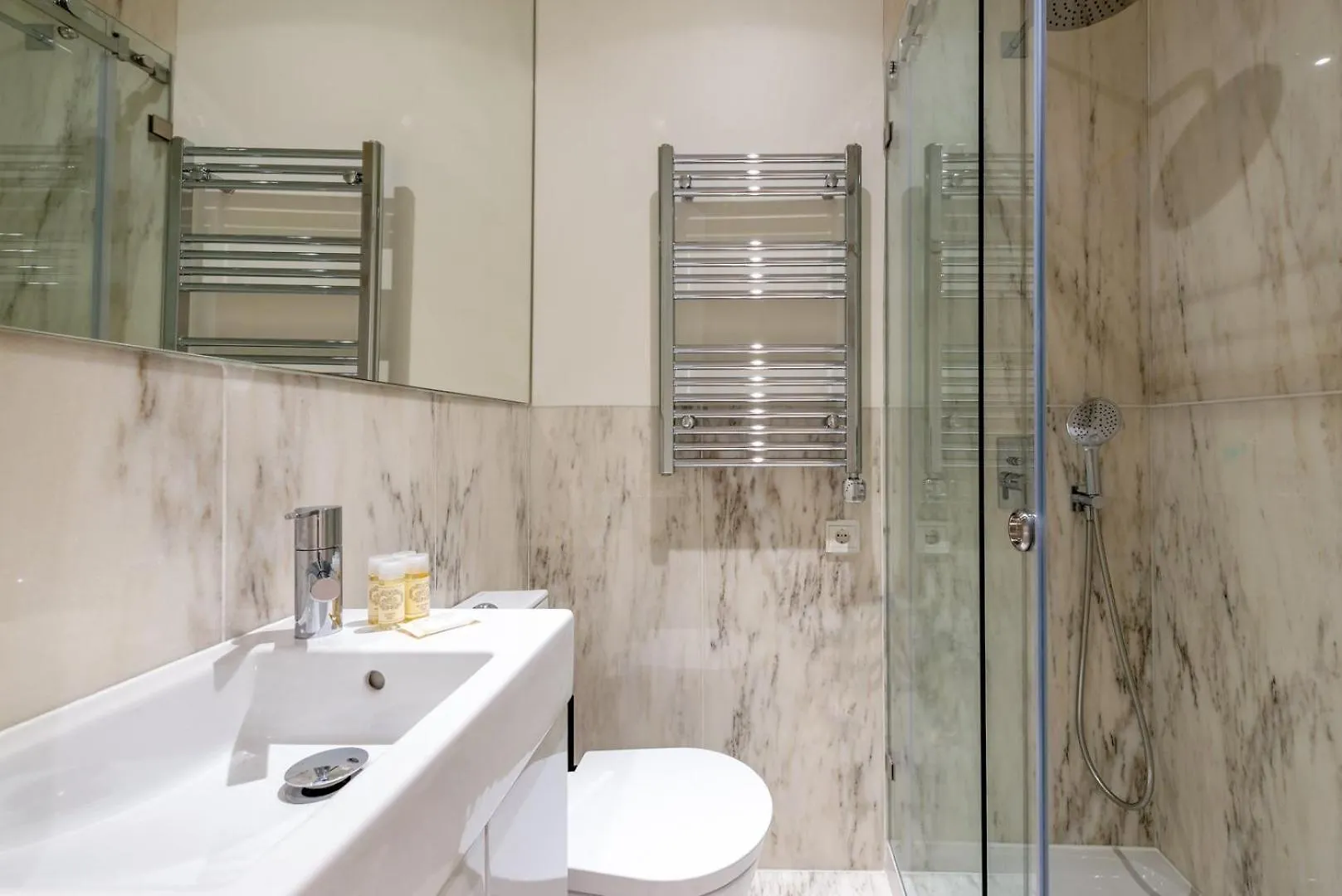 Guestready - Elegant Getaway In Estrela Apartment Lisbon