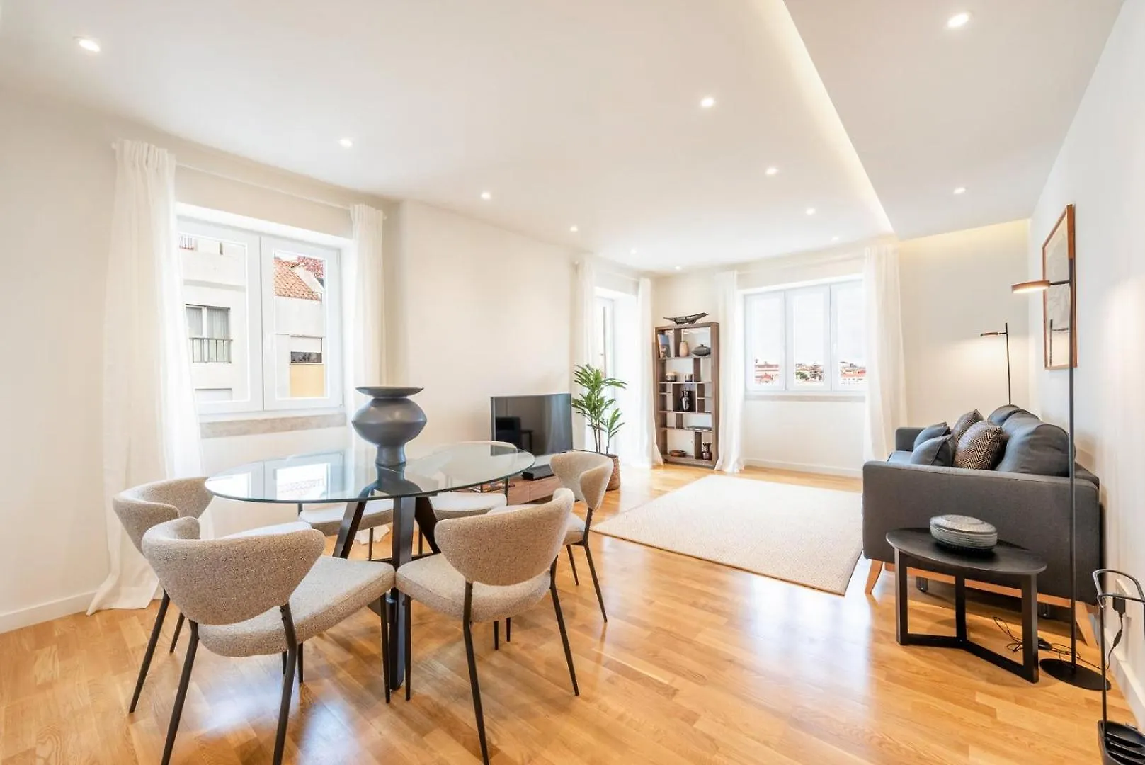 Guestready - Elegant Getaway In Estrela contacts